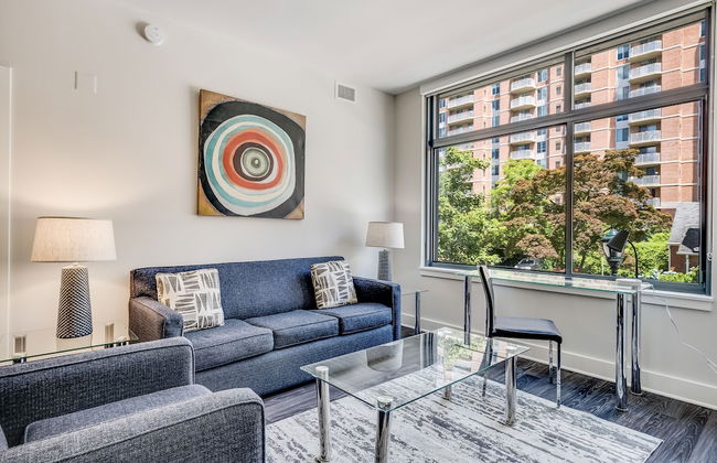 Global Luxury Suites at Bethesda Metro - Photo 15