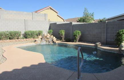 Cozy home near freeways w pool BBQ - Foto 1