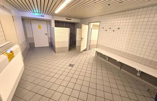 Winterberg Appartement 6 Pers aan Skilift grootste Skigebied nabij Bikepark Unieke locatie met zeer rustige tuin in het bos en het gezellige centrum leuke cafes restaurants en gratis zwembad sauna relax speelruimte parkeerplaats naast Der Brabander - Foto 70