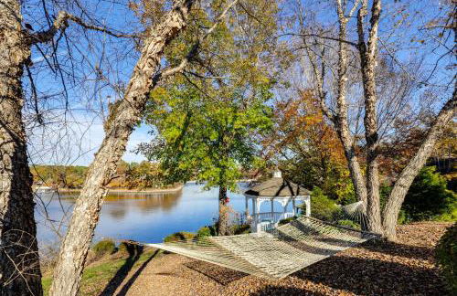 Lakefront Haven with Hot Tub and Game Room in Hickory! - Foto 38