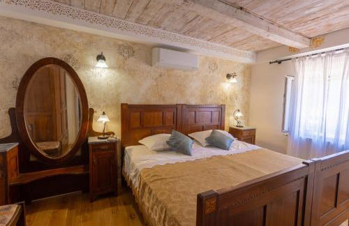 Charming stone house with private pool & jacuzzi - Holiday Home Vera - Photo 36