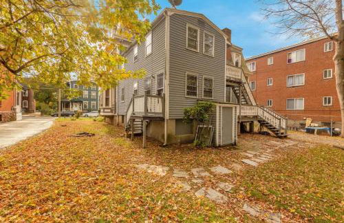 City Charm Walk to Trinity & Hospital with Parking - Foto 17