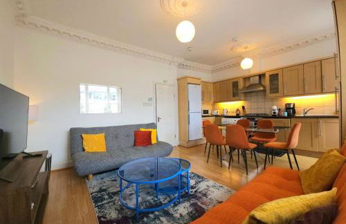 Beautiful Kensington Home with 4 beds, only 3 Minutes walk to Earls Court Station - Photo 9