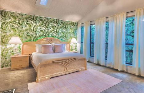 Retro Retreat - Fire Pit, Billiards, Media Room, Games - Photo 4