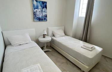 New cozy apartments in Crete Coast with pool and dining area - Photo 16