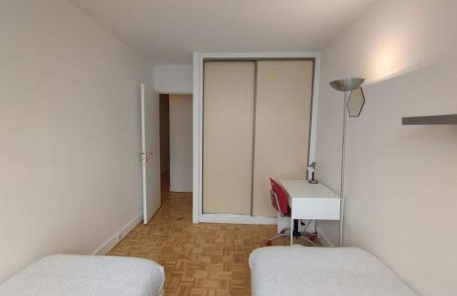 5 mn (450 m) walk Metro/La Defense/Netflix/Parking - Foto 21