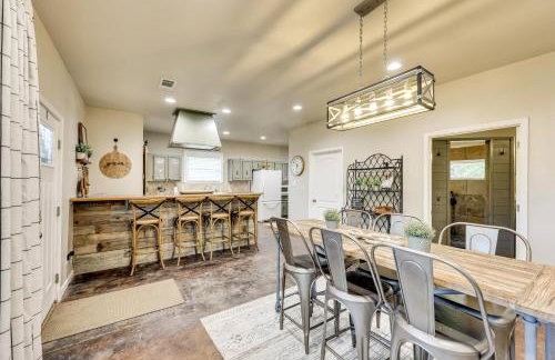 On-Site Creek and Spacious Yard Family Gem in Royal - Foto 9