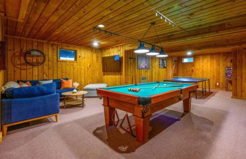 Lux estate! Hot tub, 8 acres, firepit, game room, private pond, EV, lots of privacy, 10 mins to town - Foto 28