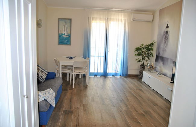 Dinky Home Air-conditioned Penthouse With sea View Terrace - Photo 13