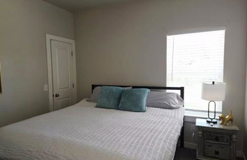 Family-Friendly 3BR Townhome - Foto 7