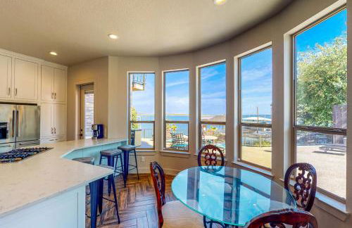 Hot Tub and Views Luxe Lake Bridgeport Retreat - Foto 10