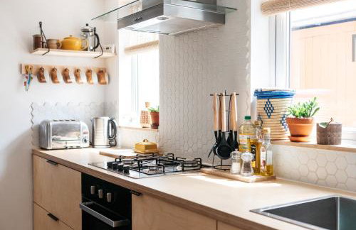 Stunning views over the beautiful Falmouth Harbour - Foto 28