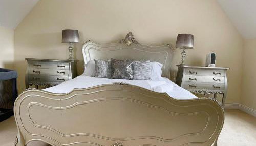 Luxurious Executive 5 Bedroom Whole Home - For 10 - Foto 4