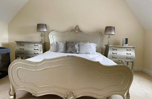 Luxurious Executive 5 Bedroom Whole Home - For 10 - Foto 4