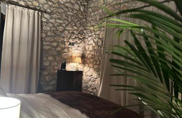 Wood & Stone Guesthouse - Photo 36