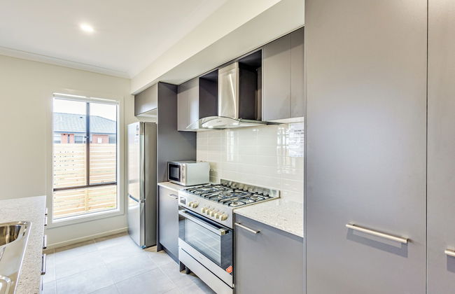 StayAU Charming 4BR Retreat Wyndham Vale - Foto 29