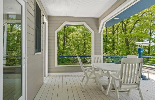 Experience luxury at Lakefront Villa - Foto 32