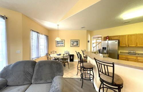 Spacious Villa South Facing Pool 20 min to Disney - Foto 8