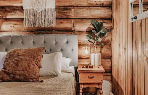 76GS - Genuine Log Cabin - WiFi - Pets Ok - Sleeps 4 home - Foto 44