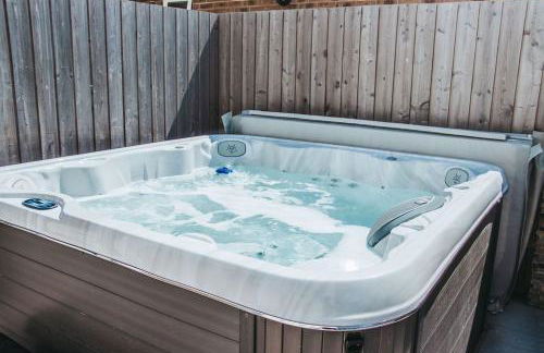 Coastal Courtyard with Hot Tub, Greatstone - Foto 3