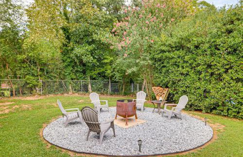 Families Welcome, Fenced Yard: Inviting Greer Home - Photo 2
