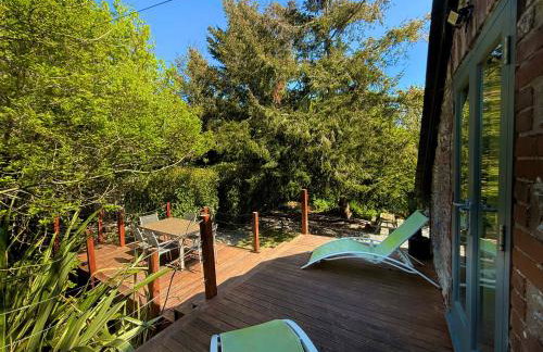 Sunridge Fishing Lodge with Hot Tub & Giant Cinema - Foto 13