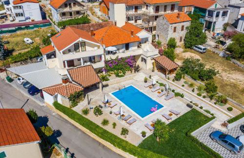 Merita Apartments with Pool - Photo 2