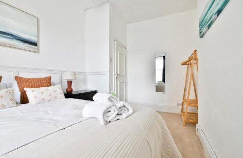 Beautifully Designed Flat with Full Amenities - Photo 32