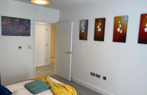 Exquisite & Contemporary 2 Bed Apartment w Parking 10 mins walk to Papworth, Addenbrookes hospitals & Bio Medical Campus - Foto 23