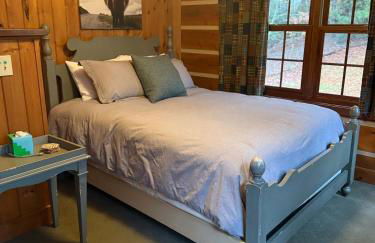 Luxurious Mountain Retreat with Hot Tub Jacuzzi Suite & Wood-Burning Fireplace - 10 Min to Boone - Foto 12