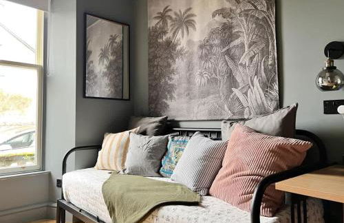 Gilmore House - 5 Bedroom Victorian Home with Hot Tub - Photo 14