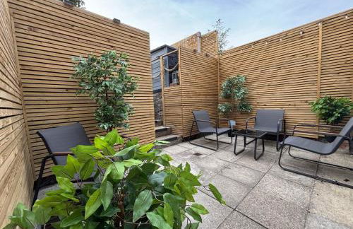 Sleeps 7 Beaches, restaurants, buses, nearby! - Photo 17