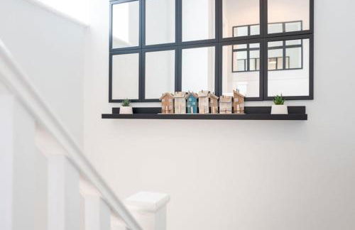 The Little Blue House by Sheppey Stays -Cosy 2BR Blue House - Near Docks with Parking - Foto 40