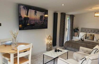 1-Bed Studio with Parking Ideal for Couples - Foto 35