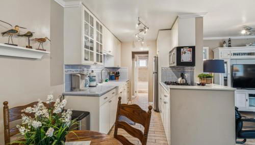 Beautiful 1 Bed Beach Condo #122 - Photo 5