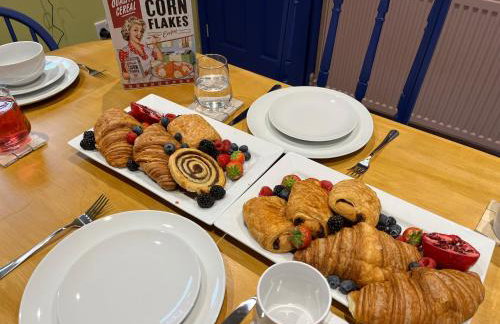 Dovetails, short drive from Alton Towers and Uttoxeter racecourse Games room with Wii and football table - Foto 55