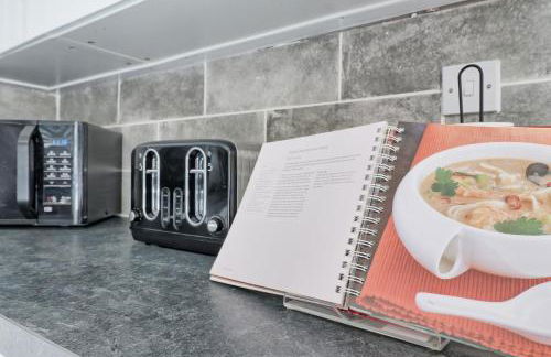 Comfy 4 Bed, Sleeps 8, fast WIFI, Contractor friendly - Foto 46