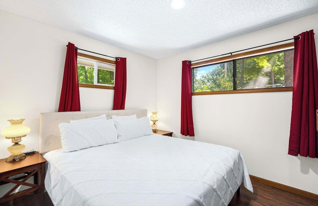 Boondock Bliss - Lakefront, Private Dock Sleeps 15! - Photo 6