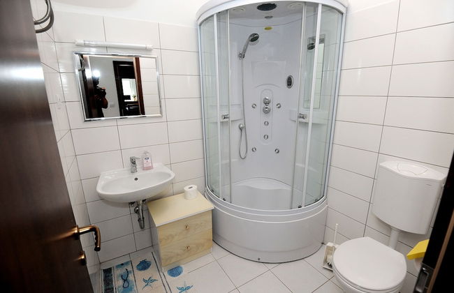 Holiday House With Pool - Photo 8