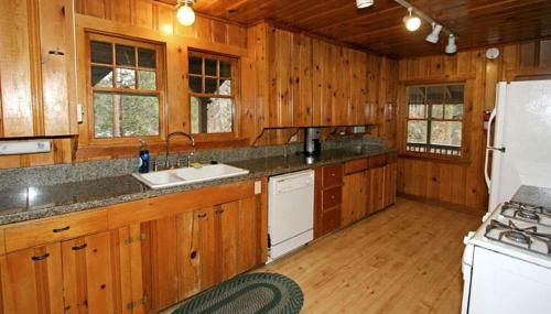 Spacious Riverfront Cabin Rental Perfect for Large Groups near Sonora, California - Foto 3