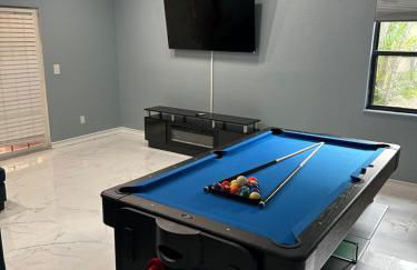 4BR Lakeview vacation home with 5beds, sleeps 10, Game Room, Mins to Sawgrass Mills - Foto 28