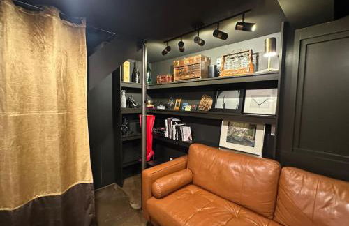 The Vault - Hidden Playroom For Couples - Private Hot Tub - Mountain Views - Riverfront - Foto 34