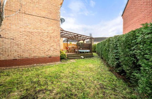 Stylish 3BR Home - Sleeps 7 - 15 Min to City Centre, Parking Garden & Fast Wi-Fi - Foto 44