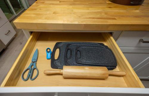 Cozy 4BR King Suite Home by WEC & Downtown! - Foto 16