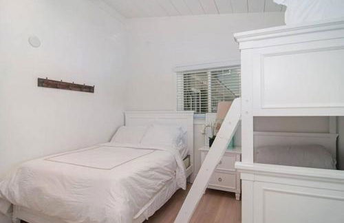 Walk to Beach, AC, Firepit, Grill - Foto 13