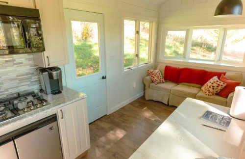 Charming Little House at Buckleberry View EV Recharge Gorgeous View Hot Tub - Foto 9