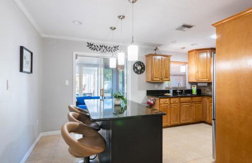 Family Retreat with Pool Fenced Yard AC - Foto 30