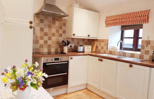 River Cottage@Cwm Mill - Riverside Family Holidays in the Black Mountains - Photo 4