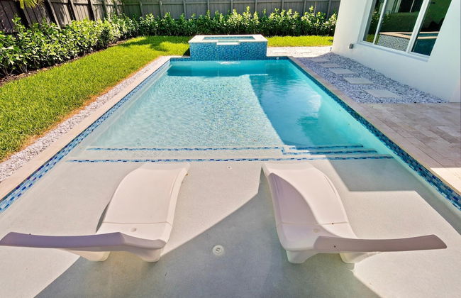 Stunning Poolside Luxury Retreat - Foto 29