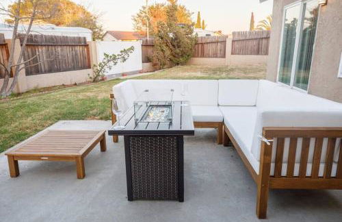 2 private masters, new beds & furniture, sleeps 12 - Photo 25